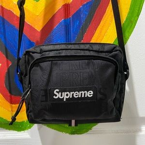 Suprime side bag⚠️offers welcome⚠️  supreme sticker and bag included